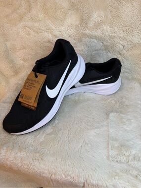 New Men’s Nike Running (Size 14)